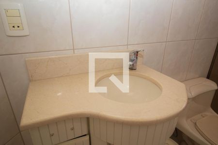 Casa à venda com 450m², 4 quartos e 4 vagasBanheiro da Suíte 2 