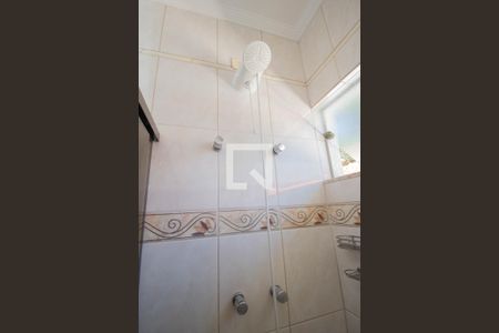 Casa à venda com 450m², 4 quartos e 4 vagasBanheiro da Suíte 2 