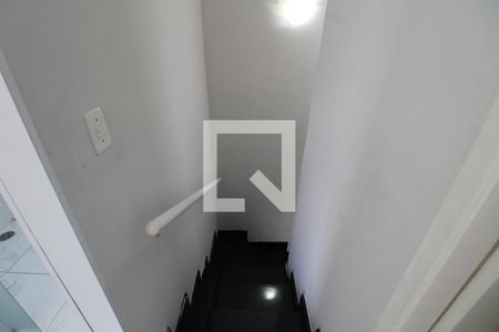 Apartamento à venda com 65m², 2 quartos e 1 vagaEscada