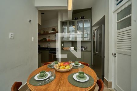 Apartamento à venda com 149m², 4 quartos e 1 vagaÁrea de Serviço e Copa