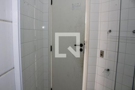 Banheiro de apartamento para alugar com 1 quarto, 45m² em Itapuã, Salvador