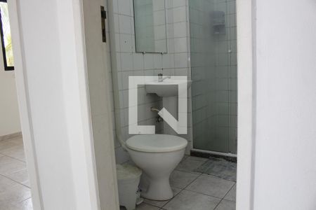 Banheiro de apartamento para alugar com 1 quarto, 45m² em Itapuã, Salvador