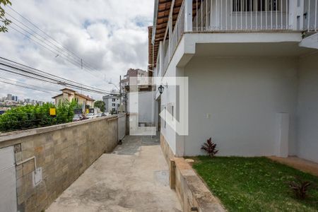 Casa à venda com 600m², 5 quartos e 4 vagasEntrada
