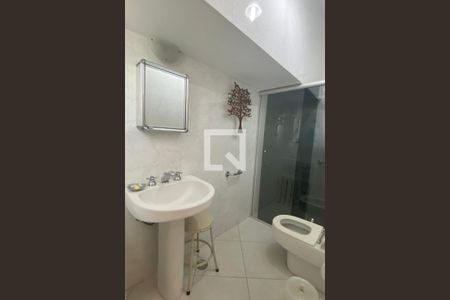 Casa de condomínio à venda com 462m², 4 quartos e 4 vagasBanheiro de serviço