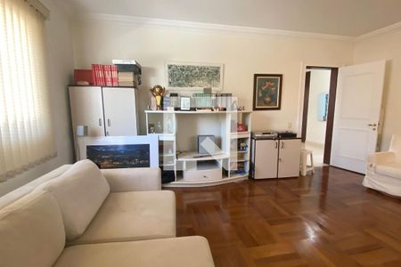 Casa de condomínio à venda com 462m², 4 quartos e 4 vagasSala de TV