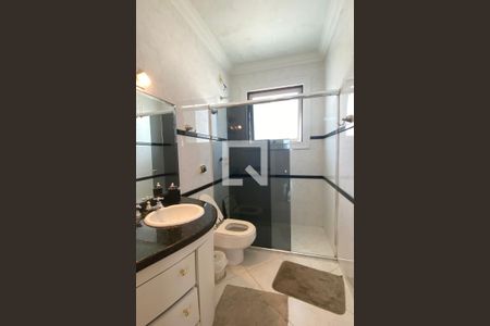 Casa de condomínio à venda com 462m², 4 quartos e 4 vagasBanheiro da Suíte 2