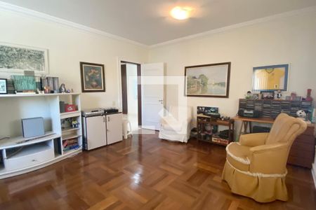 Casa de condomínio à venda com 462m², 4 quartos e 4 vagasSala de TV