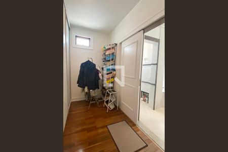 Casa de condomínio à venda com 462m², 4 quartos e 4 vagasCloset da suíte 1