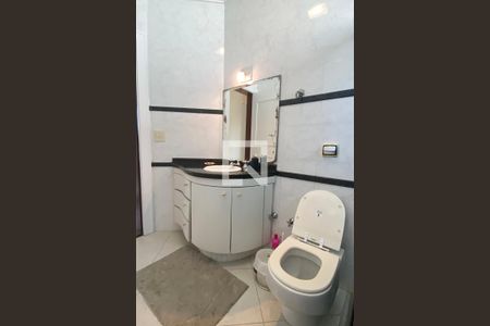 Casa de condomínio à venda com 462m², 4 quartos e 4 vagasBanheiro da Suíte 2