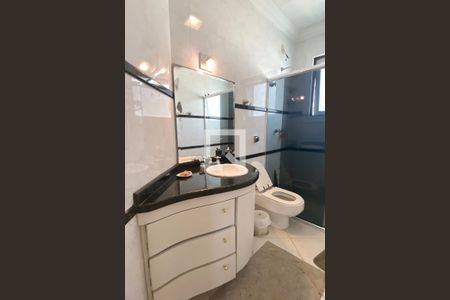 Casa de condomínio à venda com 462m², 4 quartos e 4 vagasBanheiro da Suíte 2