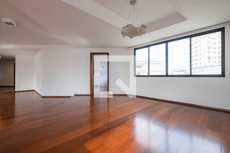 Apartamento para alugar com 300m², 4 quartos e 3 vagas Apartamento para alugar com 300m², 4 quartos e 3 vagasSala