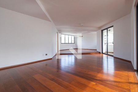 Apartamento para alugar com 300m², 4 quartos e 3 vagas Apartamento para alugar com 300m², 4 quartos e 3 vagasSala