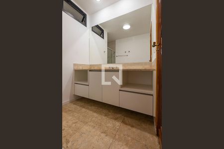 Apartamento para alugar com 300m², 4 quartos e 3 vagas Apartamento para alugar com 300m², 4 quartos e 3 vagasBanheiro