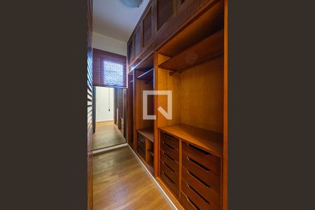 Apartamento para alugar com 300m², 4 quartos e 3 vagas Apartamento para alugar com 300m², 4 quartos e 3 vagasSuíte 1 - Closet