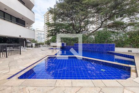 Apartamento para alugar com 300m², 4 quartos e 3 vagas Apartamento para alugar com 300m², 4 quartos e 3 vagasPiscina