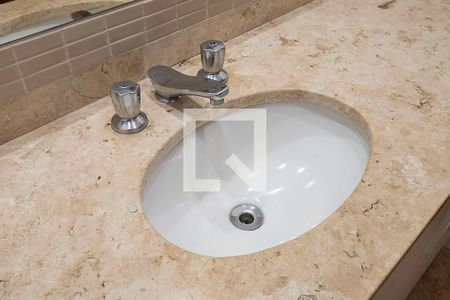 Apartamento para alugar com 300m², 4 quartos e 3 vagas Apartamento para alugar com 300m², 4 quartos e 3 vagasBanheiro