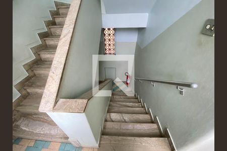 Apartamento à venda com 56m², 1 quarto e sem vagaEscada