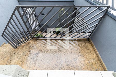 Casa à venda com 201m², 4 quartos e 3 vagas Casa à venda com 201m², 4 quartos e 3 vagasEscada