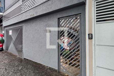 Casa à venda com 201m², 4 quartos e 3 vagas Casa à venda com 201m², 4 quartos e 3 vagasFachada