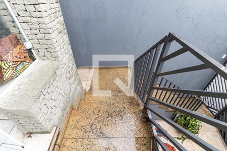 Casa à venda com 201m², 4 quartos e 3 vagas Casa à venda com 201m², 4 quartos e 3 vagasEscada