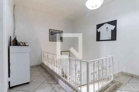 Casa à venda com 201m², 4 quartos e 3 vagas Casa à venda com 201m², 4 quartos e 3 vagasEscada