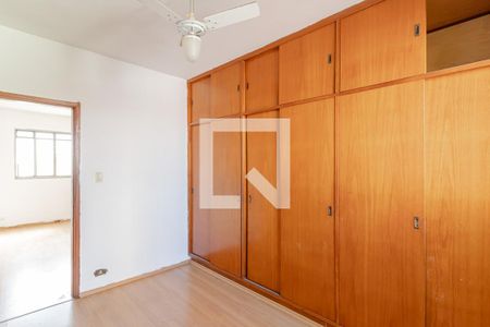 Quarto 1 de apartamento para alugar com 2 quartos, 60m² em Vila Firmiano Pinto, São Paulo