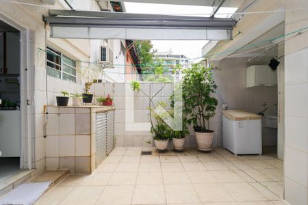 Área externa de casa para alugar com 3 quartos, 125m² em Real Parque, São Paulo