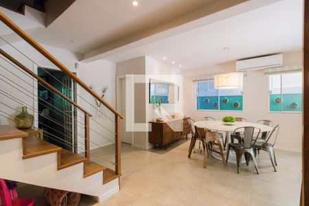 Sala de casa de condomínio para alugar com 3 quartos, 400m² em Anil, Rio de Janeiro