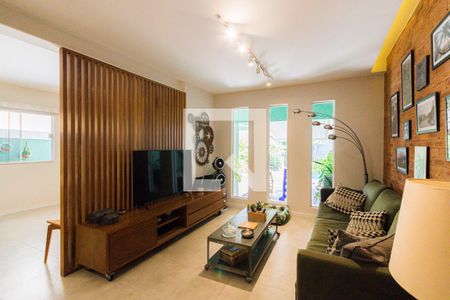 Sala de casa de condomínio para alugar com 3 quartos, 400m² em Anil, Rio de Janeiro