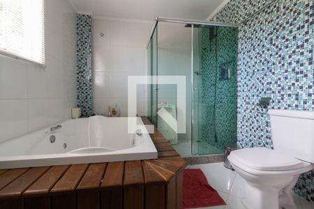 Casa para alugar com 130m², 3 quartos e 2 vagasSuíte - Banheiro