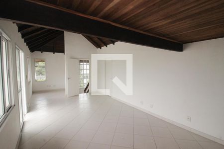 Casa de condomínio à venda com 250m², 3 quartos e 2 vagasSótão da casa