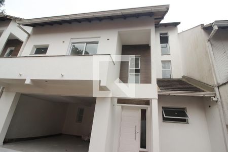 Casa de condomínio à venda com 250m², 3 quartos e 2 vagasFachada