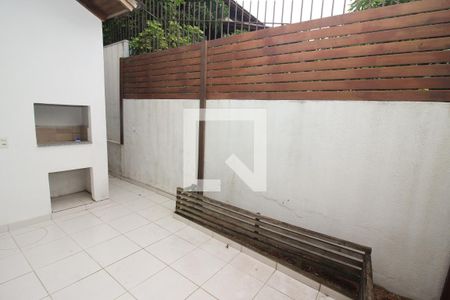 Casa de condomínio à venda com 250m², 3 quartos e 2 vagasQuintal