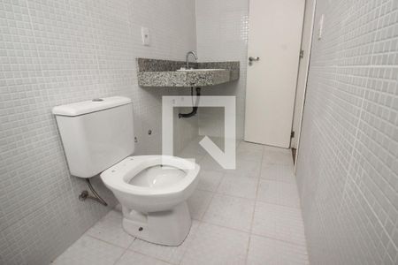 Casa de condomínio à venda com 250m², 3 quartos e 2 vagasBanheiro da Suíte 2
