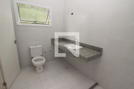 Casa de condomínio à venda com 250m², 3 quartos e 2 vagasBanheiro da Suíte 1