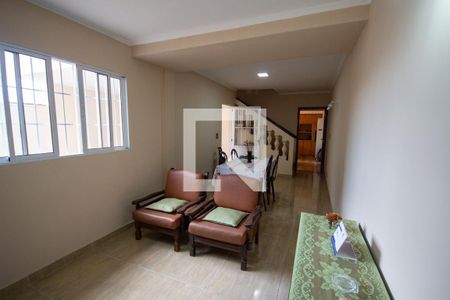 Casa para alugar com 150m², 3 quartos e 1 vaga Casa para alugar com 150m², 3 quartos e 1 vagaSala