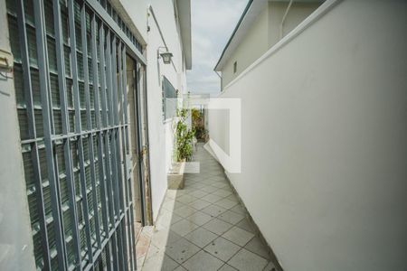 Casa à venda com 220m², 4 quartos e 2 vagasCorredor lateral