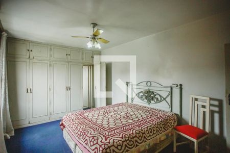 Casa à venda com 220m², 4 quartos e 2 vagasSuíte - Armários