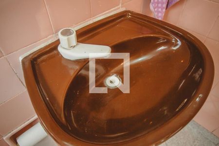 Casa à venda com 220m², 4 quartos e 2 vagasBanheiro de Serviço - Torneira