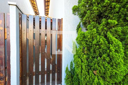 Casa de condomínio para alugar com 75m², 2 quartos e 2 vagas Casa de condomínio para alugar com 75m², 2 quartos e 2 vagasPortão de entrada da casa