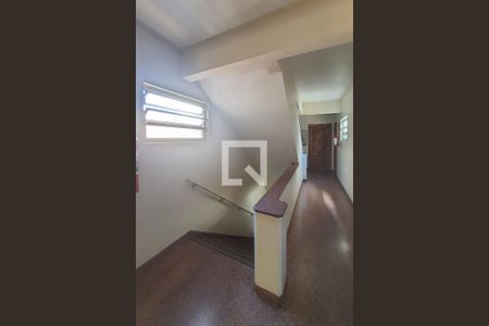 Apartamento à venda com 65m², 2 quartos e sem vagaEscada