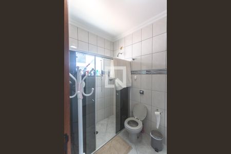 Casa à venda com 219m², 3 quartos e 4 vagas Casa à venda com 219m², 3 quartos e 4 vagasBanheiro suíte 2