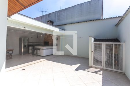 Casa à venda com 219m², 3 quartos e 4 vagas Casa à venda com 219m², 3 quartos e 4 vagasQuintal