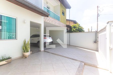Casa à venda com 219m², 3 quartos e 4 vagas Casa à venda com 219m², 3 quartos e 4 vagasGaragem