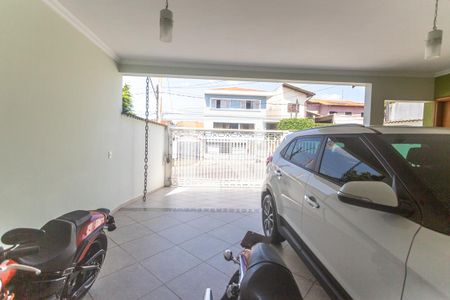 Casa à venda com 219m², 3 quartos e 4 vagas Casa à venda com 219m², 3 quartos e 4 vagasGaragem
