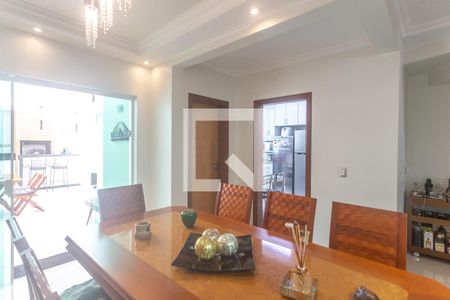 Casa à venda com 219m², 3 quartos e 4 vagas Casa à venda com 219m², 3 quartos e 4 vagasSala de jantar