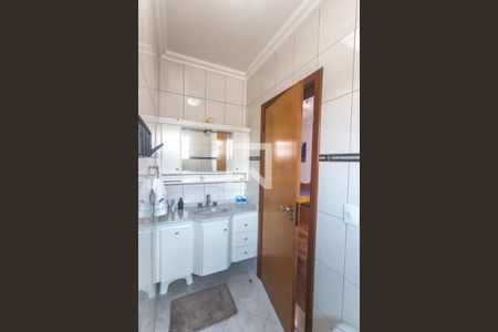 Casa à venda com 219m², 3 quartos e 4 vagas Casa à venda com 219m², 3 quartos e 4 vagasBanheiro suíte 1