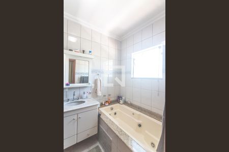 Casa à venda com 219m², 3 quartos e 4 vagas Casa à venda com 219m², 3 quartos e 4 vagasBanheiro suíte 3