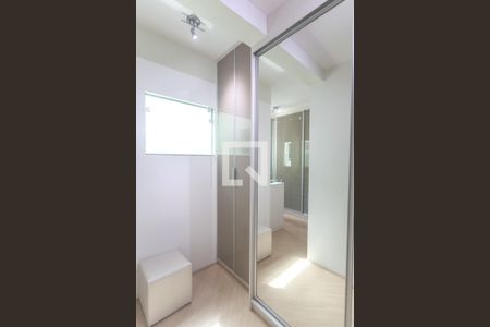 Casa à venda com 219m², 3 quartos e 4 vagas Casa à venda com 219m², 3 quartos e 4 vagasCloset suíte 3