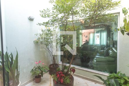 Casa à venda com 219m², 3 quartos e 4 vagas Casa à venda com 219m², 3 quartos e 4 vagasJardim de inverno